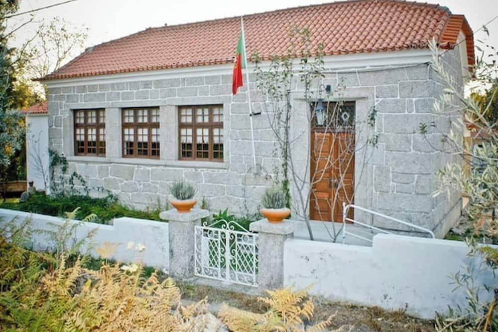 Apartamento inteiro, Homerez - Estúdio montanha Águeda in Macieira de Alcoba, Préstimo e Macieira de Alcoba