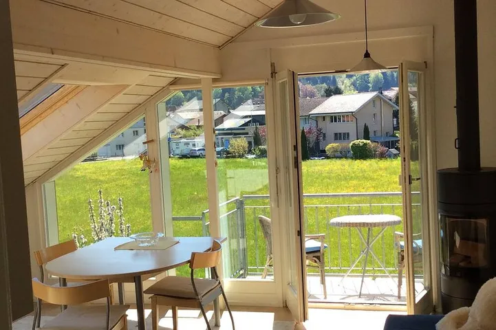 Ganze Wohnung, Helle Dachwohnung mit Charme in Interlaken, Thunersee