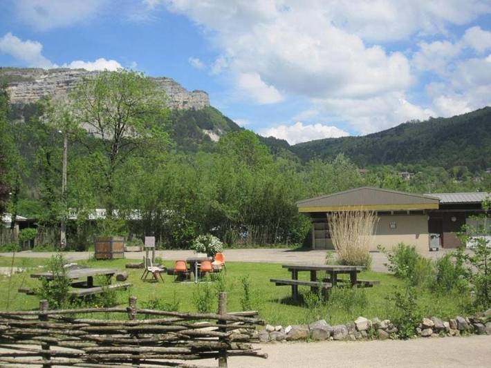 Location de vacances pour 6 personnes, avec terrasse ainsi que jardin et vue dans Lac de Nantua - 3