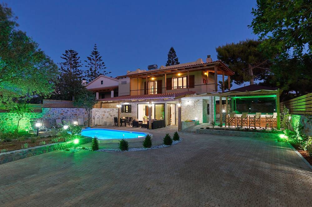 Ihr idealer Urlaub in Hersonissos in einer Villa mit privatem Pool und Jacuzzi. in Iraklio-Heraklion und Umgebung