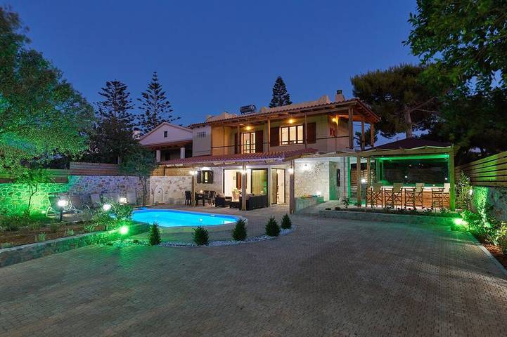 Villa für 5 Personen, mit Whirlpool und Terrasse sowie Garten - 1