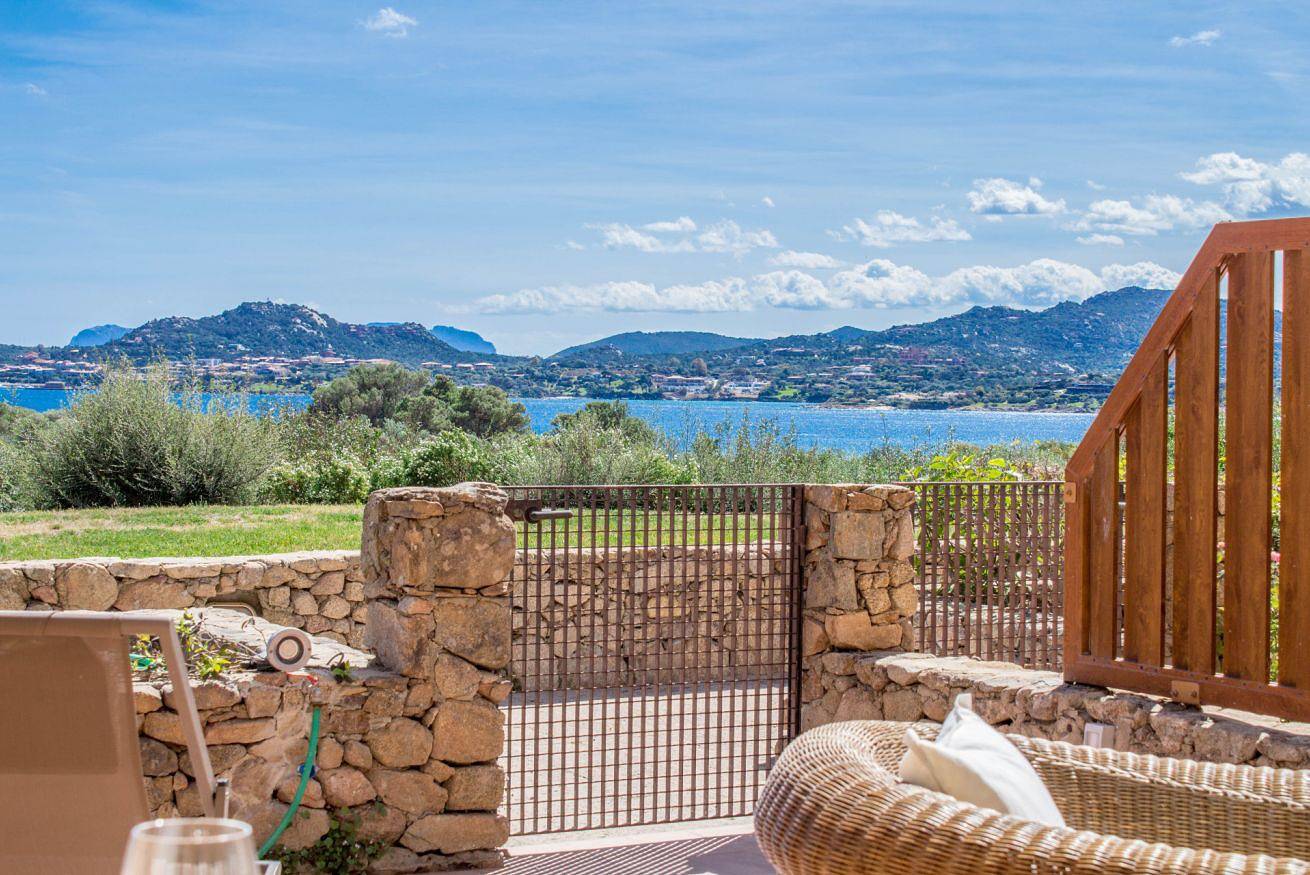 Appartamento intero, Portisco Bouganville Seaside Charm Flat W/ Veranda in Portisco, Costa Smeralda