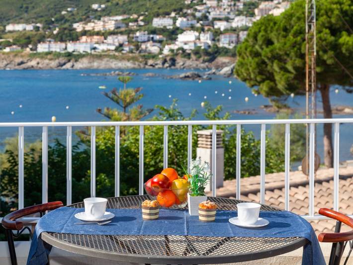 Ferienhaus für 6 Personen, mit Terrasse und Ausblick sowie Garten in Llanca