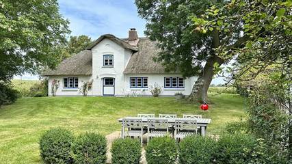 Ferienhaus für 8 Personen, mit Garten in Osterhever