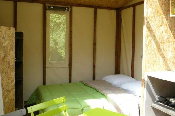 Tente pour 4 personnes, avec bassin pour enfant en Pyrénées-Atlantiques - 3