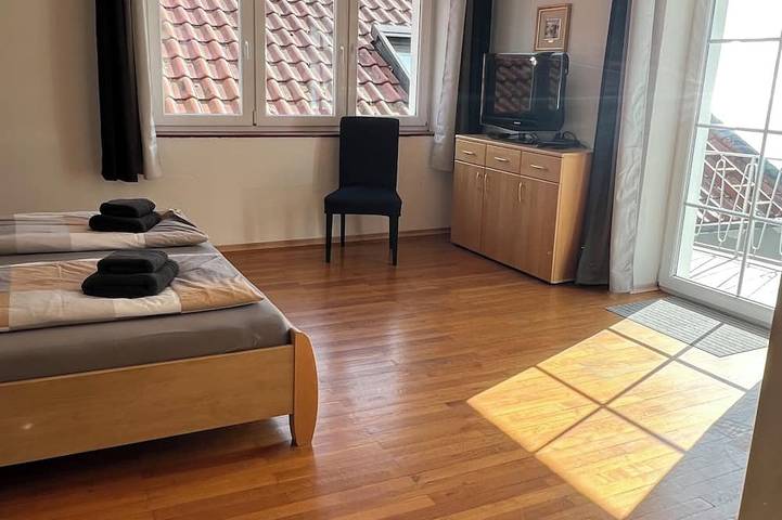 Ganze Wohnung, Ferienwohnung Oberland  Ammersee Landsberg in Pürgen, Romantische Straße