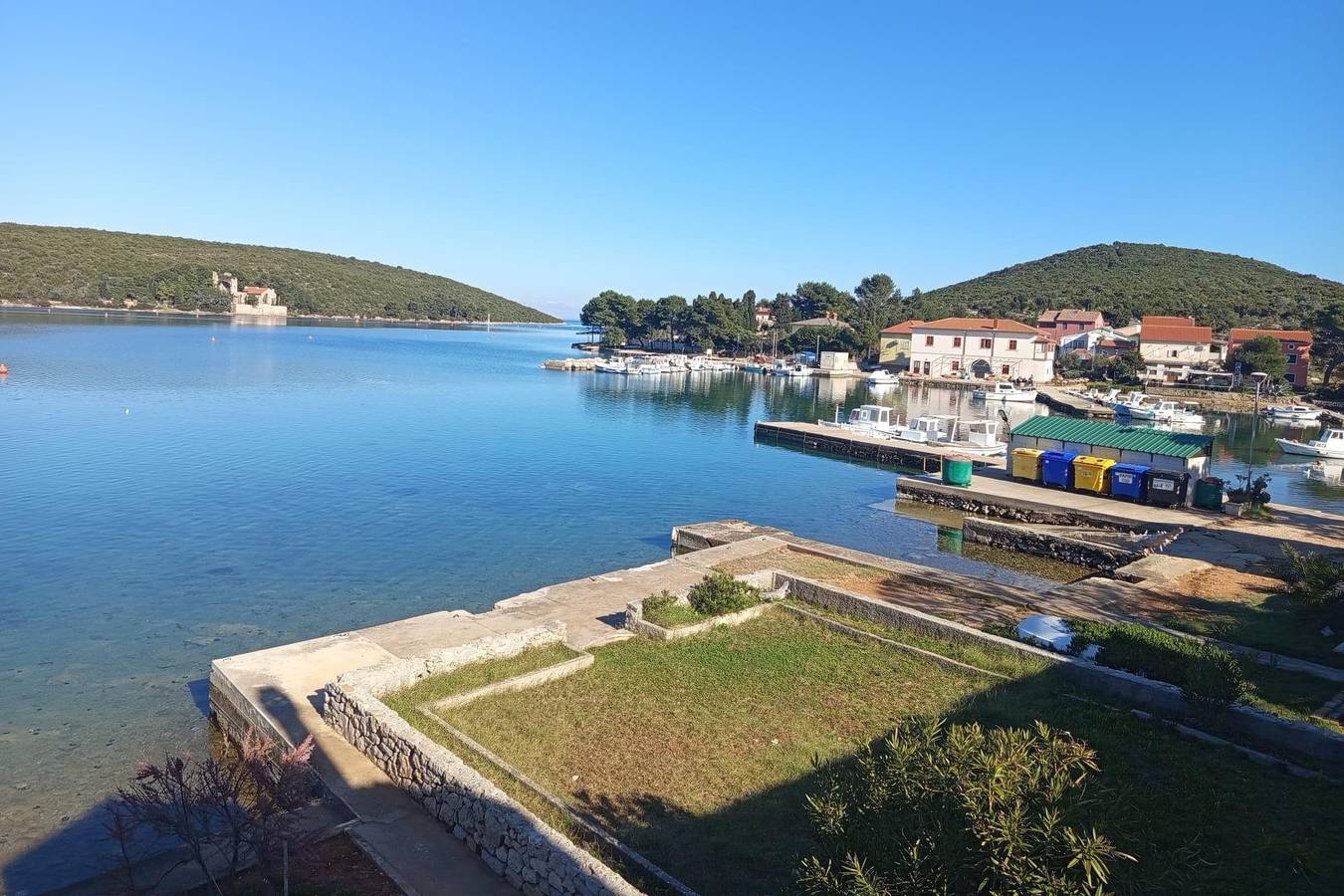 Ganze Wohnung, 2-Zimmer-Ferienwohnung mit Balkon und Meerblick Ilovik, Losinj A-25973-a in Kvarner Inseln