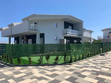 Ferienwohnung für 4 Personen, mit Ausblick und Garten in Rossano