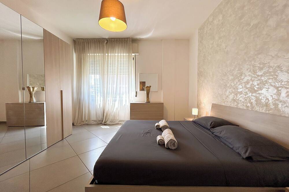 Entire apartment, [Modernity and Comfort] 150sqm Penthouse 3 bedr in Bergamo, Bergamo Province