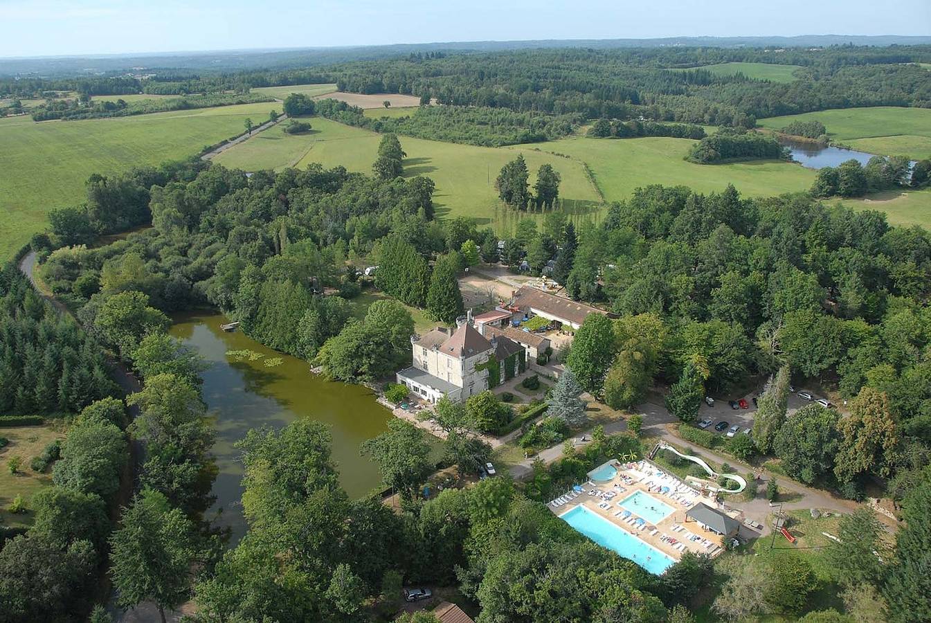 Vue du Lac in Champs-Romain, Parc naturel régional Périgord-Limousin