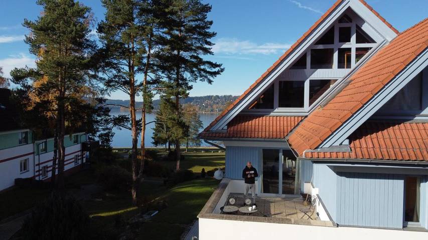 Ferienwohnung für 6 Personen, mit Terrasse und Garten sowie Seeblick und Ausblick in Lipno-Stausee