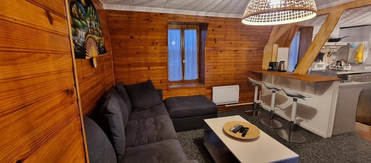 Appartement de vacances entier, Apartment With Shared Bathroom in Montataire, Oise