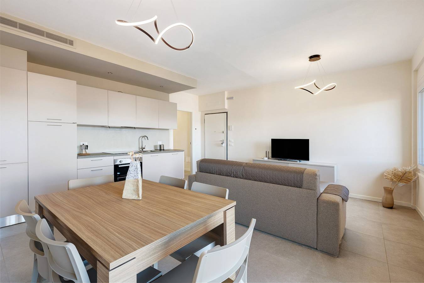 Hel lejlighed, Lake View Dream: Modern Apartment with Lake View and Elevator in San Zeno di Montagna, 1st Floor in San Zeno di Montagna, Garda-Fjellene