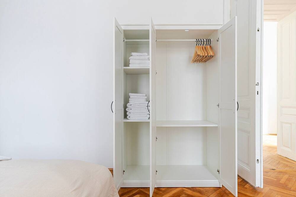 Entire apartment, Blueground | Innere Stadt, balcony, nr St. Stephen's Cathedral in Vienna City Center, Vienna