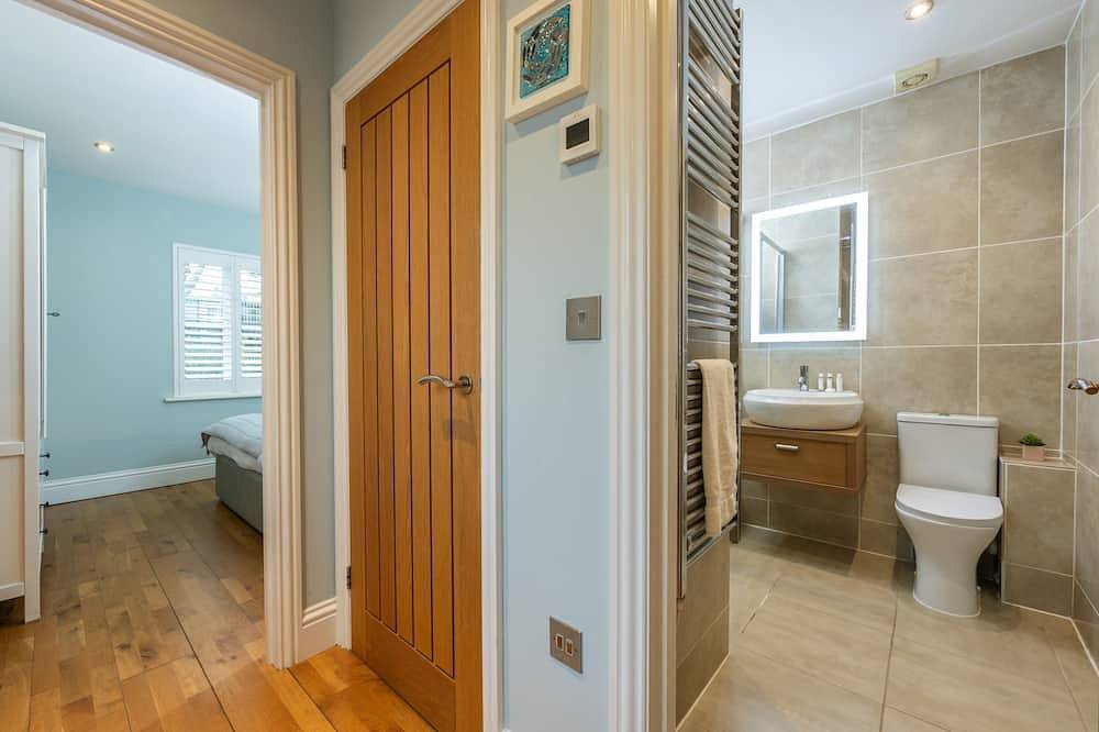 Entire apartment, A stunning apartment with breathtaking views, situated in a select development. in Carbis Bay, Cornwall