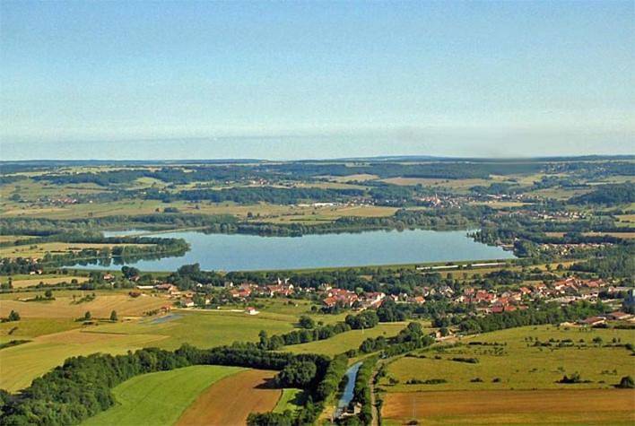 Tent in Villegusien-le-Lac, Haute-Marne