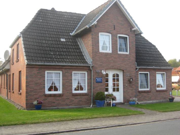 Ferienwohnung für 8 Personen, mit Terrasse und Garten in Barlt