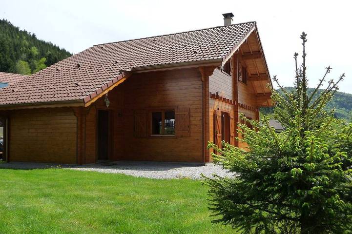 Chalet pour 8 personnes, avec Jacuzzi et Terrasse ainsi que Jardin et Sauna à La Bresse