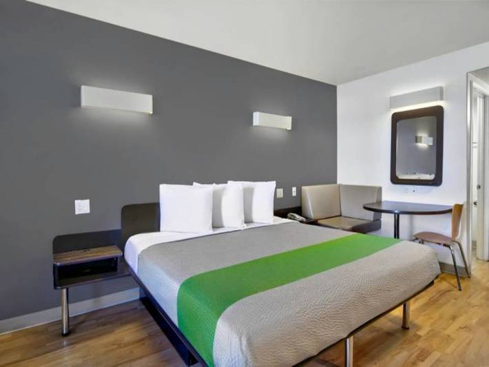 Ganze Wohnung, 1 Kingsize-Bett | Rauchen erlaubt | Victorville in Victorville, San Bernardino County