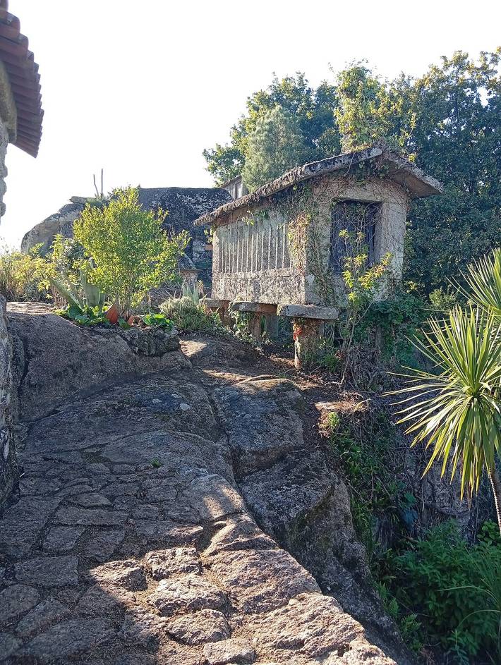 Ganze Ferienwohnung, Minihaus 'Casa Do Souto T1' mit Bergblick, privater Terrasse und WLAN in Soajo, Gerês