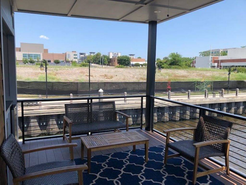Cozy Houseboat in Port City Marina Wilmington, Nc Nestled among The Cove Villas in Wilmington, New Hanover County