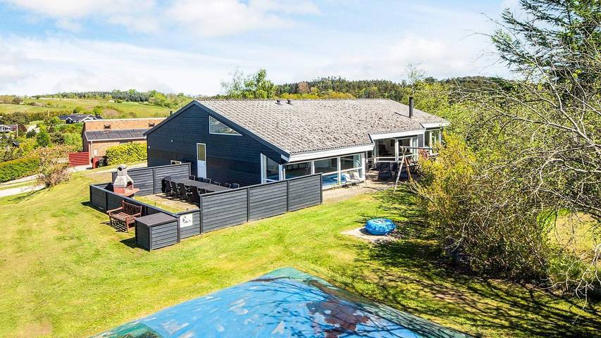 Ferienhaus für 13 Personen, mit Terrasse und Pool sowie Whirlpool und Sauna in Lyngsbæk Strand - 3