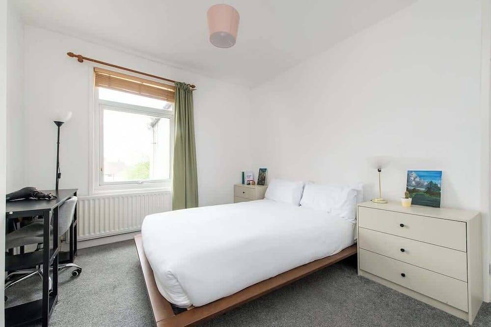 Central 2 Br Cosy House in Warwickshire