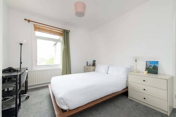 Central 2 Br Cosy House in Warwickshire