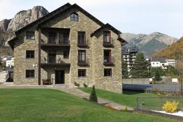 Casa rural para 4 personas, con vistas y jardín en Bielsa