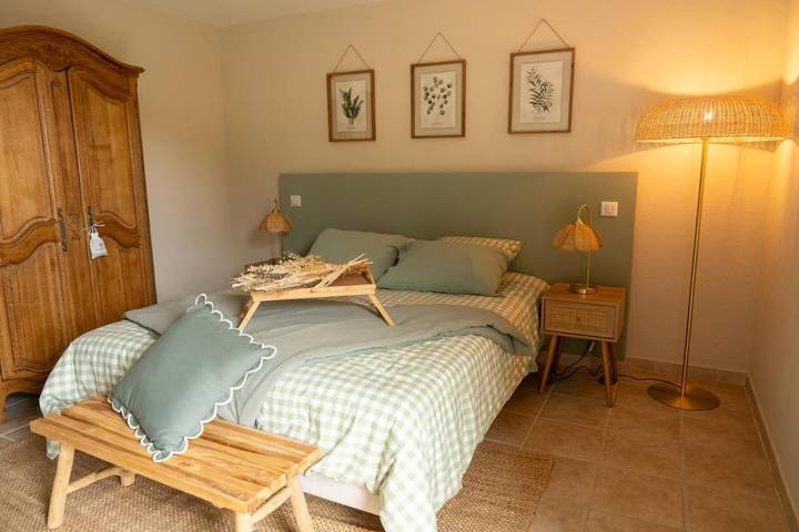 Chambre d’hôte pour 2 personnes, avec piscine ainsi que jardin et terrasse