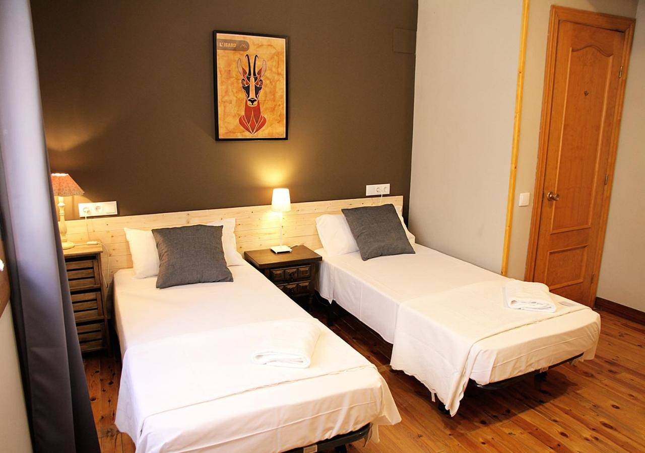 Double Room with Shared Toilet in Puigcerdá, Pirineo Catalan