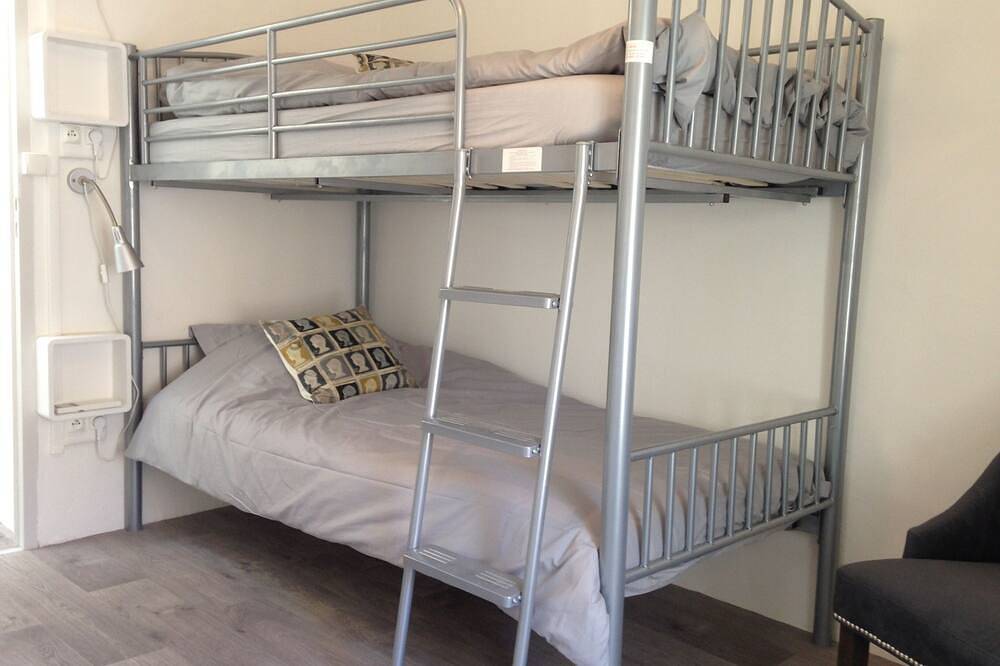 Appartement entier, Bel appartement de 2 chambres dans un village historique près de Pézenas, Sète et Montpellier in Bouzigues, Côte méditerranéenne (France)