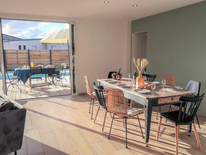 Location de vacances pour 8 personnes, avec piscine ainsi que jardin et terrasse à Plounéour-Trez - 2