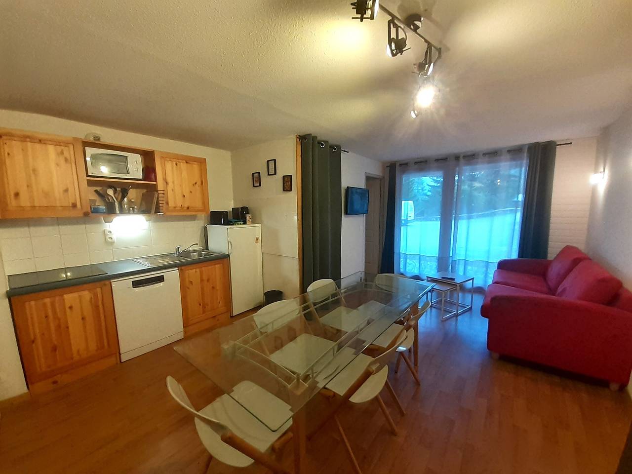 Apartamento entero, Apartamento acogedor para 8 con área de noche, terraza y Wifi en Valfréjus in Valfréjus, Modane