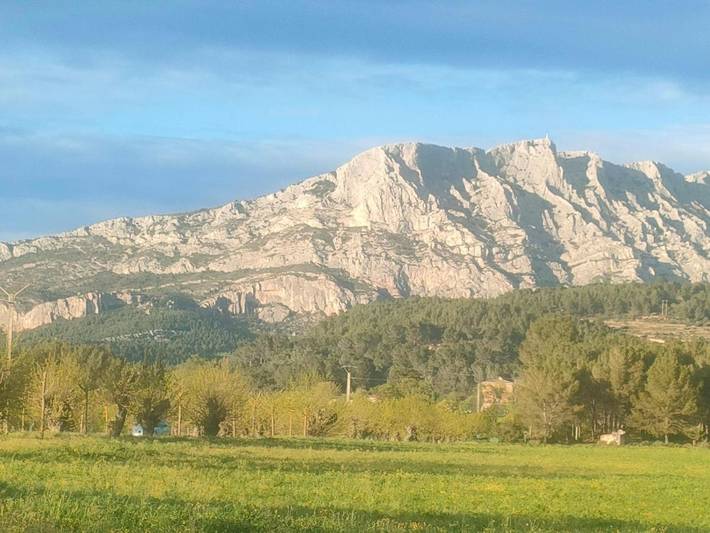 Location de vacances pour 6 personnes, avec Terrasse ainsi que Piscine et Vue à Beaurecueil