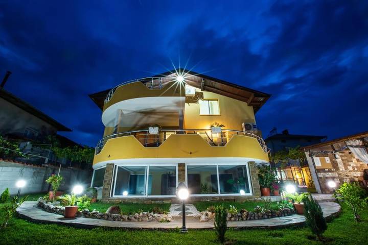 Maison de vacances pour 2 personnes, avec Jacuzzi et Terrasse ainsi que Jardin et Sauna dans Garmen
