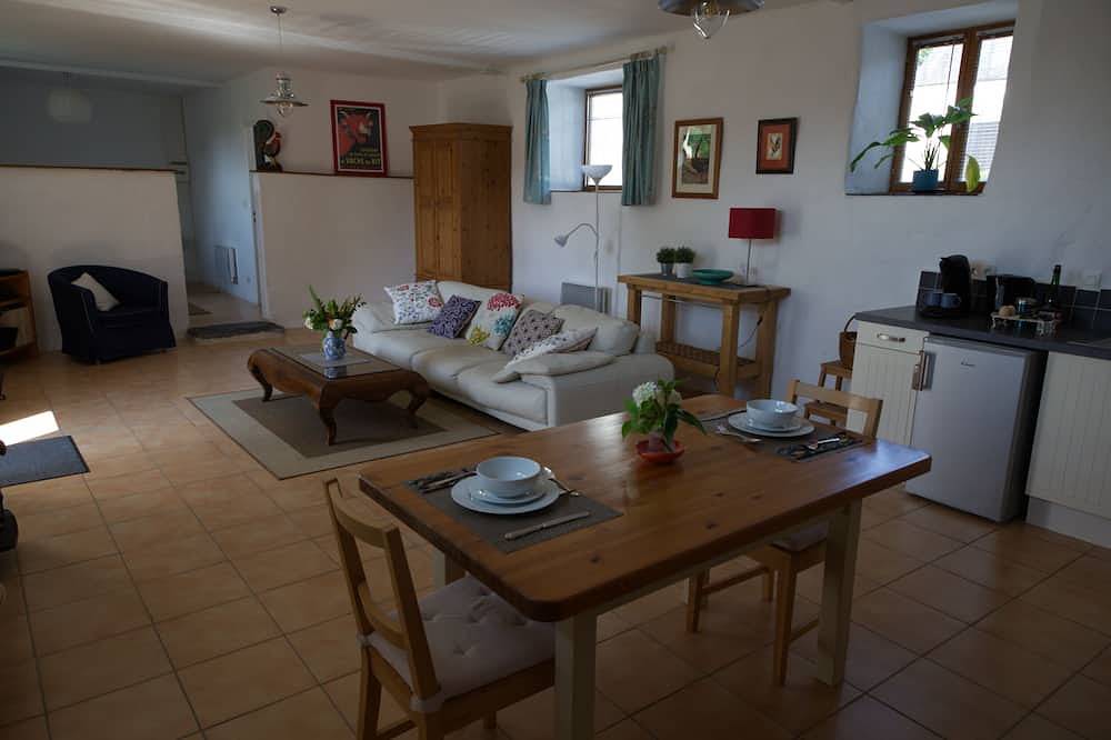 Appartement entier, Idyllic Country Location for couples, central, peaceful, 5 mins from shops, Wifi in Lopérec, Région de Châteaulin