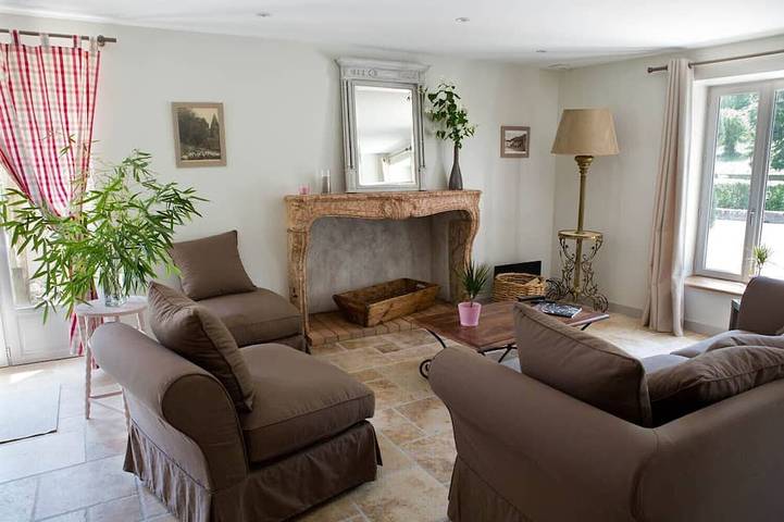 Location de vacances pour 10 personnes, avec jardin à Bouilland