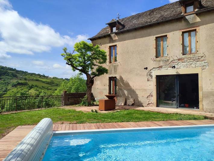 Location de vacances pour 15 personnes, avec Jacuzzi et Terrasse ainsi que Jardin et Piscine à Valady