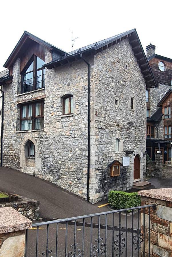 Hotel El Alboroque in Tramacastilla de Tena, Pirineo Aragonés