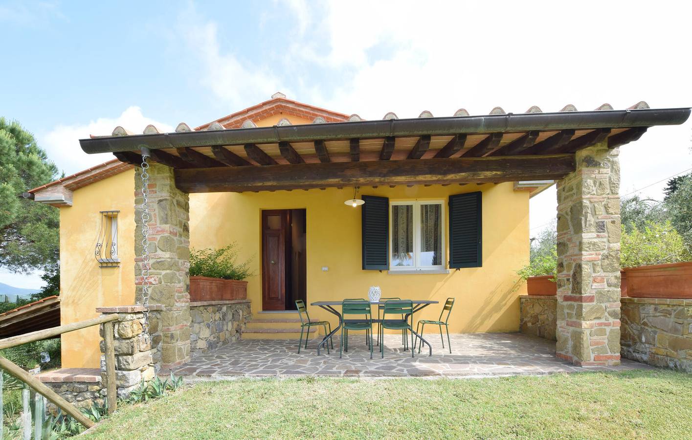 Oasi di Santa Maria con AC, piscina e parcheggio, a 1 km dal centro città in Lucignano, Chianti