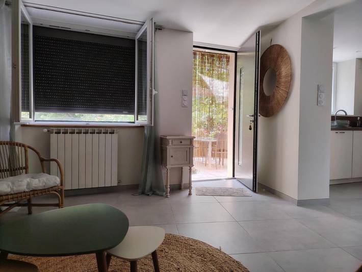 Location de vacances pour 3 personnes, avec terrasse et vue à La Cresse - 2