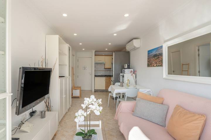 Appartement entier, Appartement de vacances 'Sunshine Sea' avec vue mer, Wi-Fi et climatisation in Playa de las Américas, Arona