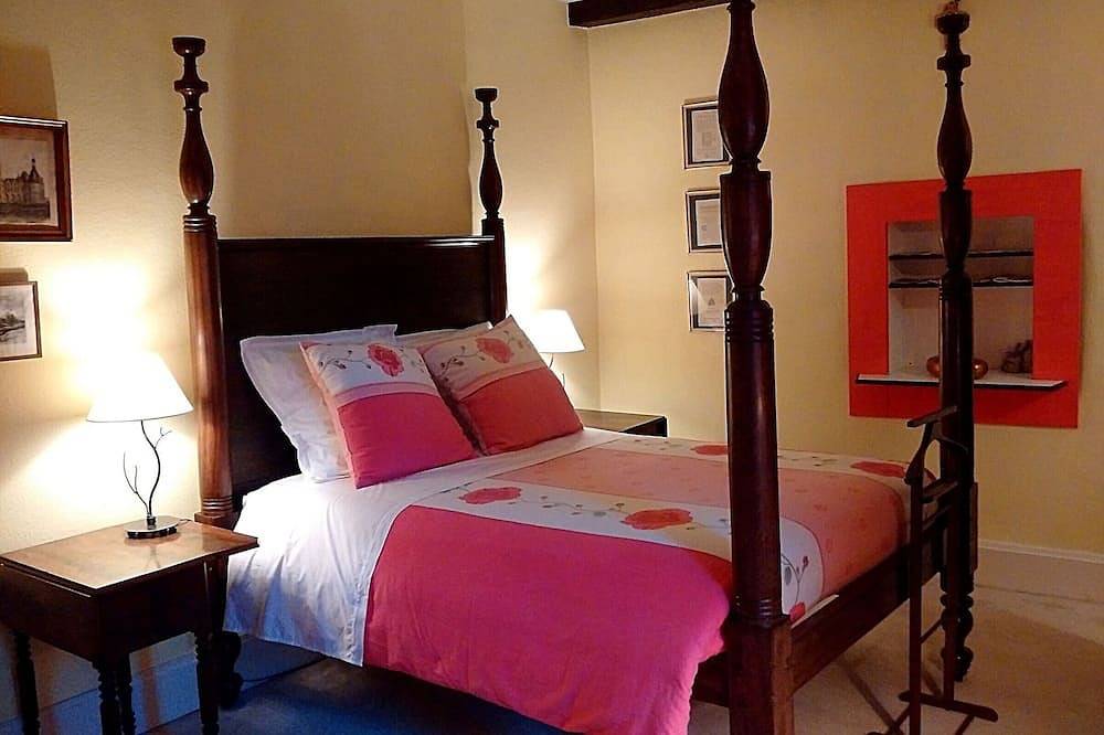Family suite at Priory with park access and spacious rooms in Aydoilles, Épinal e dintorni