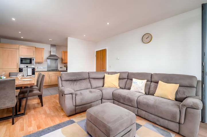 Holiday letting for 5 people, with Balcony in Watford