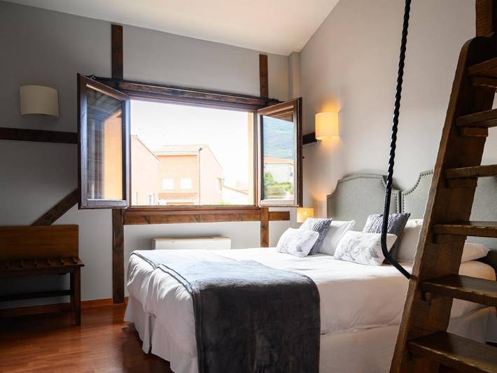 Hotel para 2 personas, con vistas además de piscina y jardín en La Vera