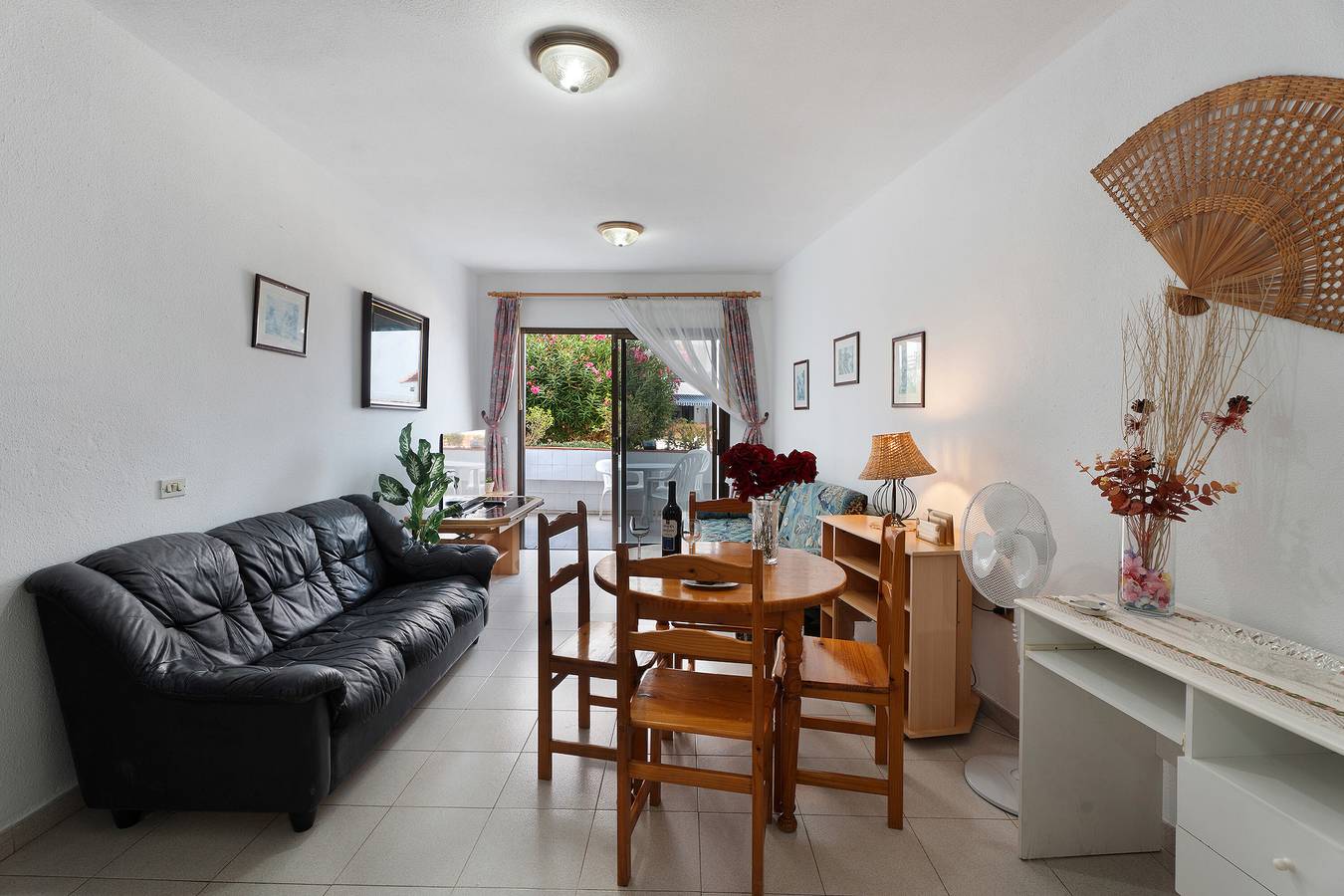 Entire apartment, Vacation Apartment 'Carpediem Playa La Arena' with Sea View, Shared Pool and Wi-Fi in Puerto de Santiago, Santiago del Teide