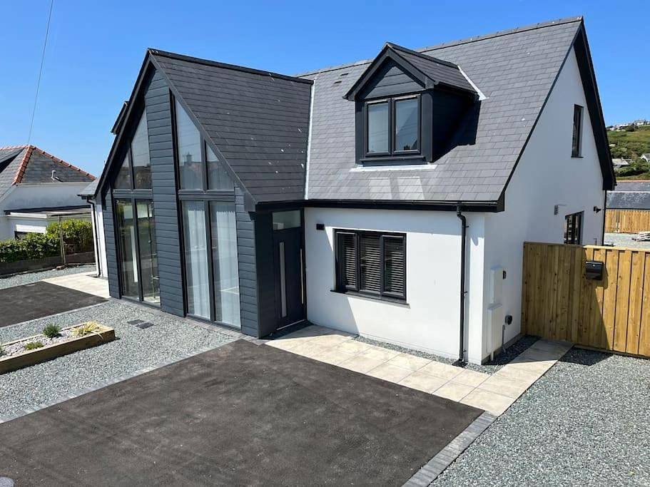 Four-Bedroom House in Broad Haven, Pembrokeshire