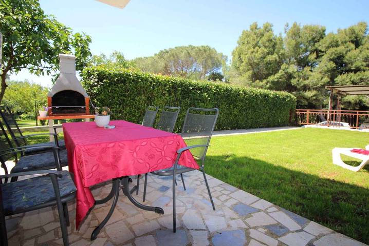 Ferienhaus für 7 Personen, mit Balkon und Garten in Poreč - 2