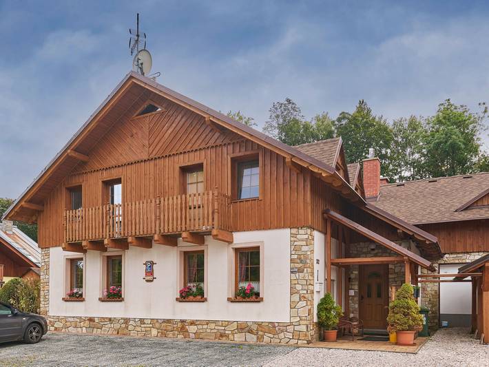 Apartament wakacyjny dla 14 osób, z ogród i taras w Jańskie Łaźnie